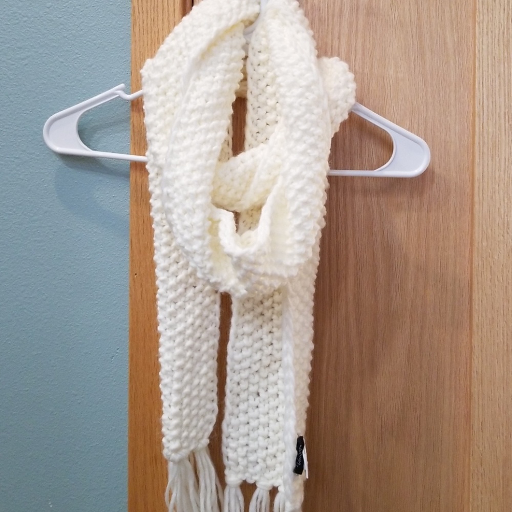 Scarf - Picture 1 of 3